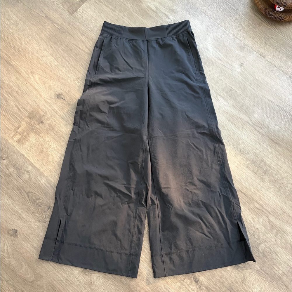 Lululemon Stretch Woven Wide-Leg HR Cropped Pant